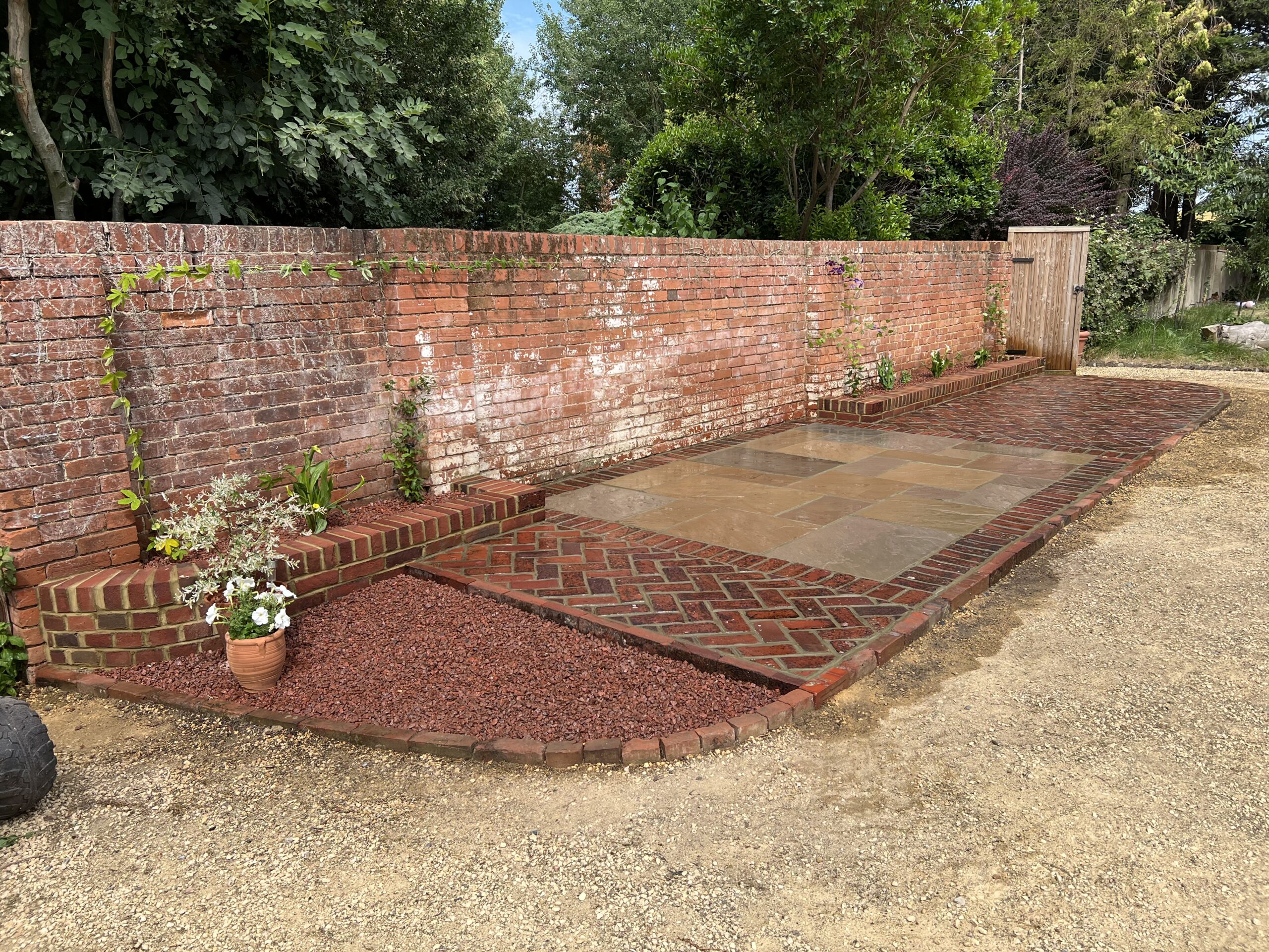 Brick patio by Admire Landscapes